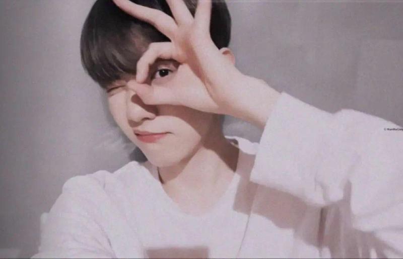 백현이 미쳤지.......ㅠㅠㅠ❤❤❤❤❤❤❤❤❤👍👍 입덕 축하해!!