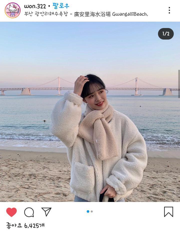 아무 옷에 양털같은 복실말랑한 겉옷 입어주기만 해도 목도리 포인트까지. 개인적으로는 같은 계열색의 귀마개까지 하면 세상마상 최고의 말랑복실 귀염