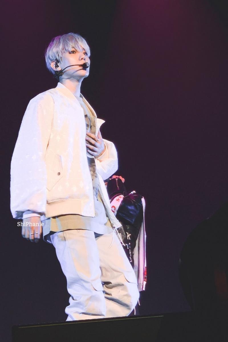 백현이 미쳤지.......ㅠㅠㅠ❤❤❤❤❤❤❤❤❤👍👍 입덕 축하해!!