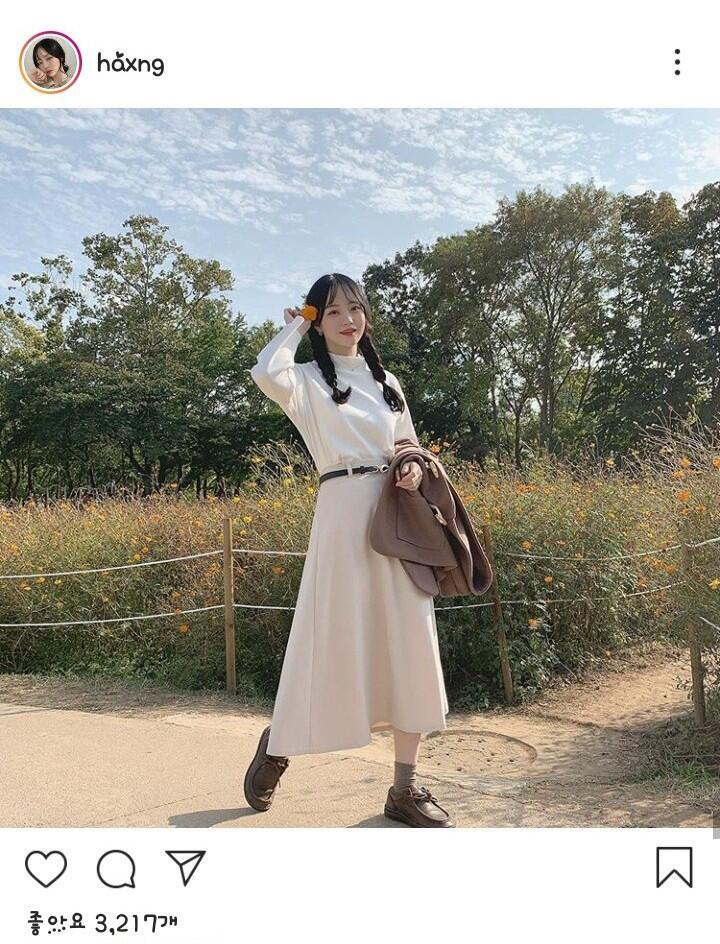 이런 옷도 좋아. 무난한 듯보이는데 아닌 듯한 거. 위에 무슨 색을 걸쳐도 다 소화하는 느낌!