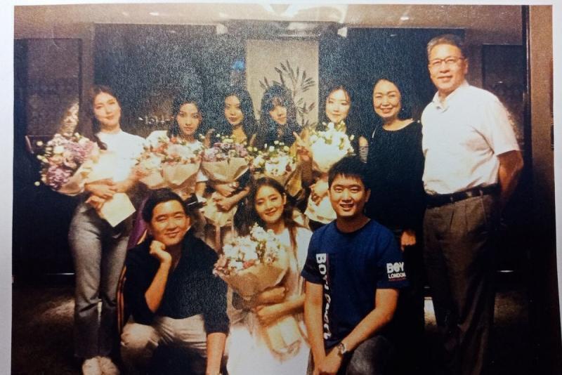 여자아이들은 태국 신문에 실린 적이 있다. 마지막은 파파고를 돌려봤으나 필자는 잘 모르겠다. 대충.. 민니가 태국에 온 것을 환영하며, 여자아이