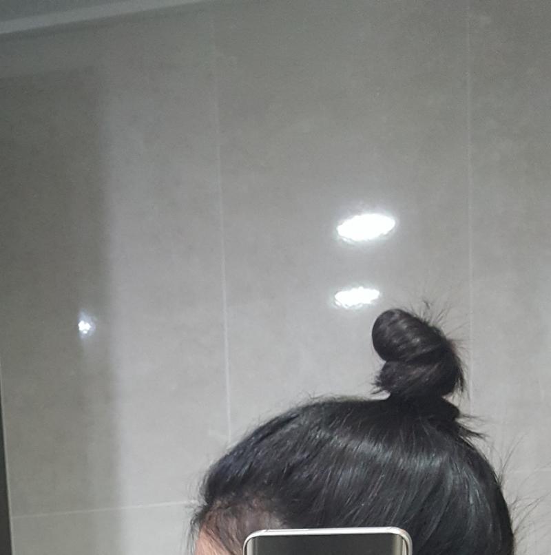 >>6 ㅋㅋㅋㅋㅋ..ㅋㅋ..고마웡 반곱슬이라서 풍성해보일뿐 근데 이것봐 내 똥머리한거 똥이 너무 작은거 같지않니...?ㅠ