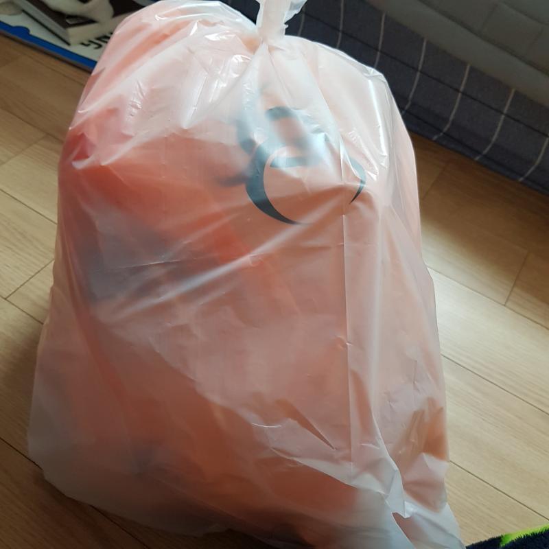 아 쓰레기봉투에 쓰레기를 60%만 채우라는 말이 써져있었는데 왜 그런지 알겠다 종량제봉투가 너무 작다