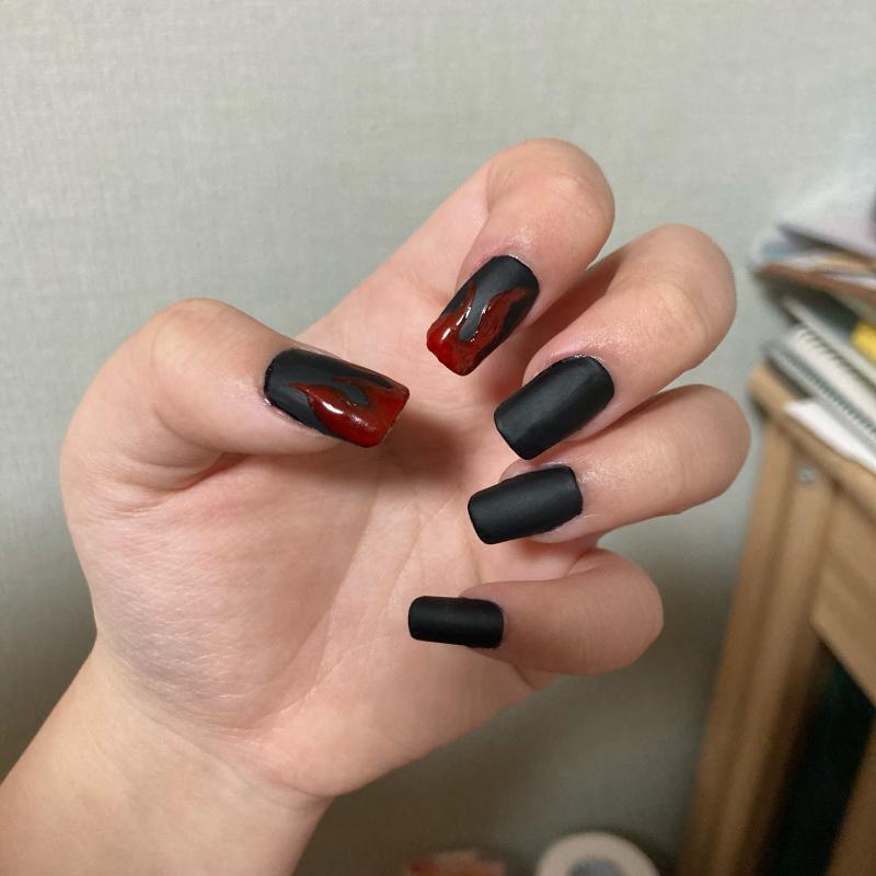 불꽃처럼 타는 그런 아트를 하고 싶었는데... 레드가 투명한 레드라서 망... 그래도 모양은 나름 괜찮긴 함