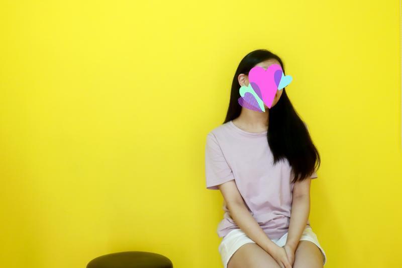 머리 길이는 저거보다 쪼끔 더 짧은데 대략 저정도야! 딱봐도 좀 부시시함...ㅎ 보다시피 피부톤도 막 밝고 그런 편은 아냐 보정의 힘을 좀 빌렸
