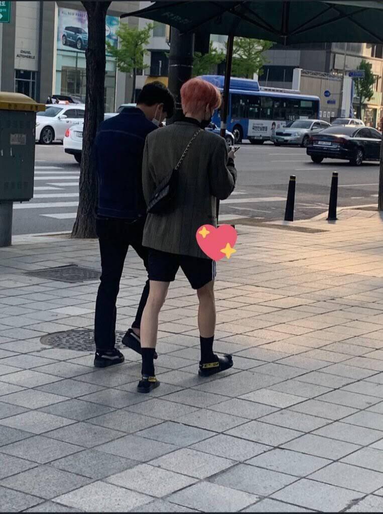 1번이 크롭티로 리폼한 거 아 맞다 더보이즈 뉴야