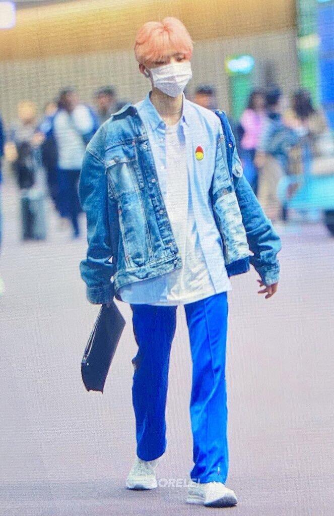 1번이 크롭티로 리폼한 거 아 맞다 더보이즈 뉴야