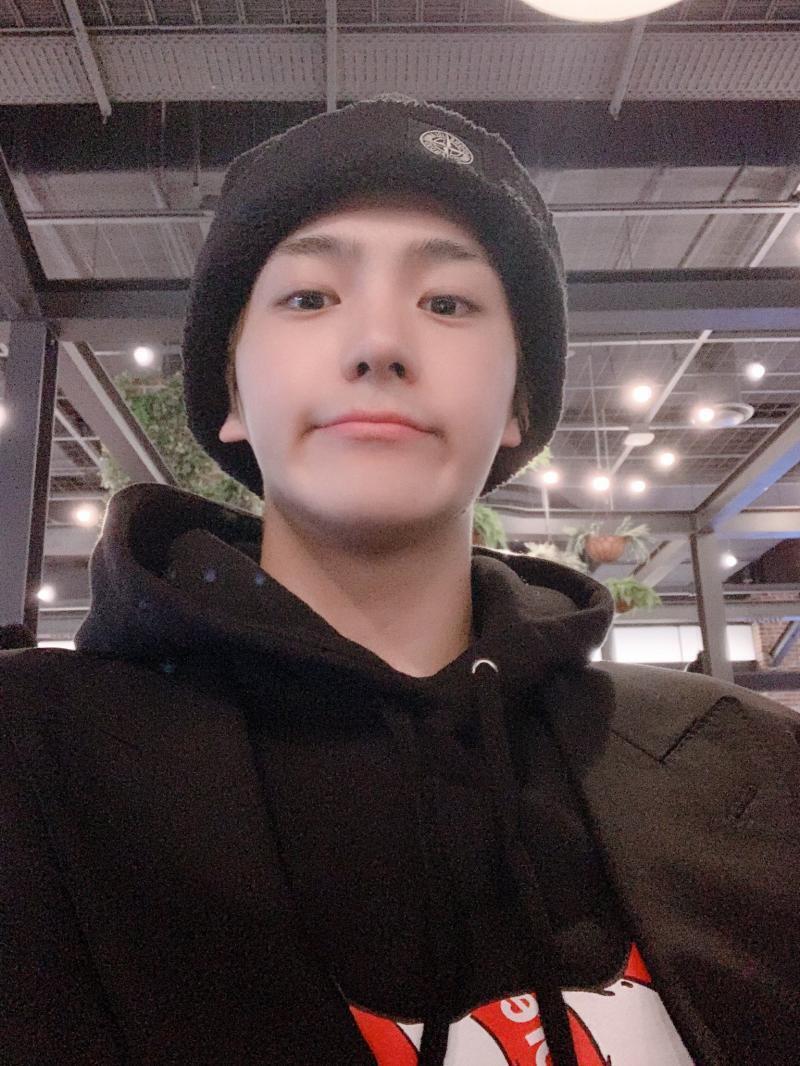 ... 내 남친은 셀고도 아니엇내..