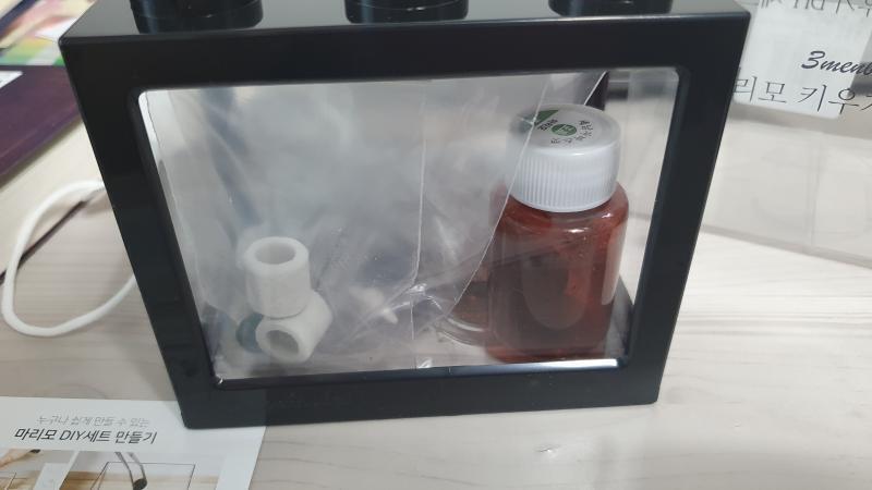뚜껑 여는 법을 모르겠다.