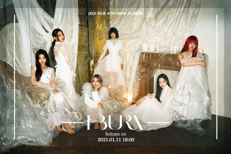 I BURN 앨범의 버전은 세가지다. 순서대로 한(寒), 화(花), 화(火) 버전의 컨셉포토다.