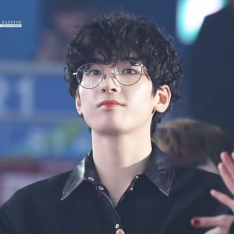 세븐틴 원우!! 안경하면 당연히 우리 원우지