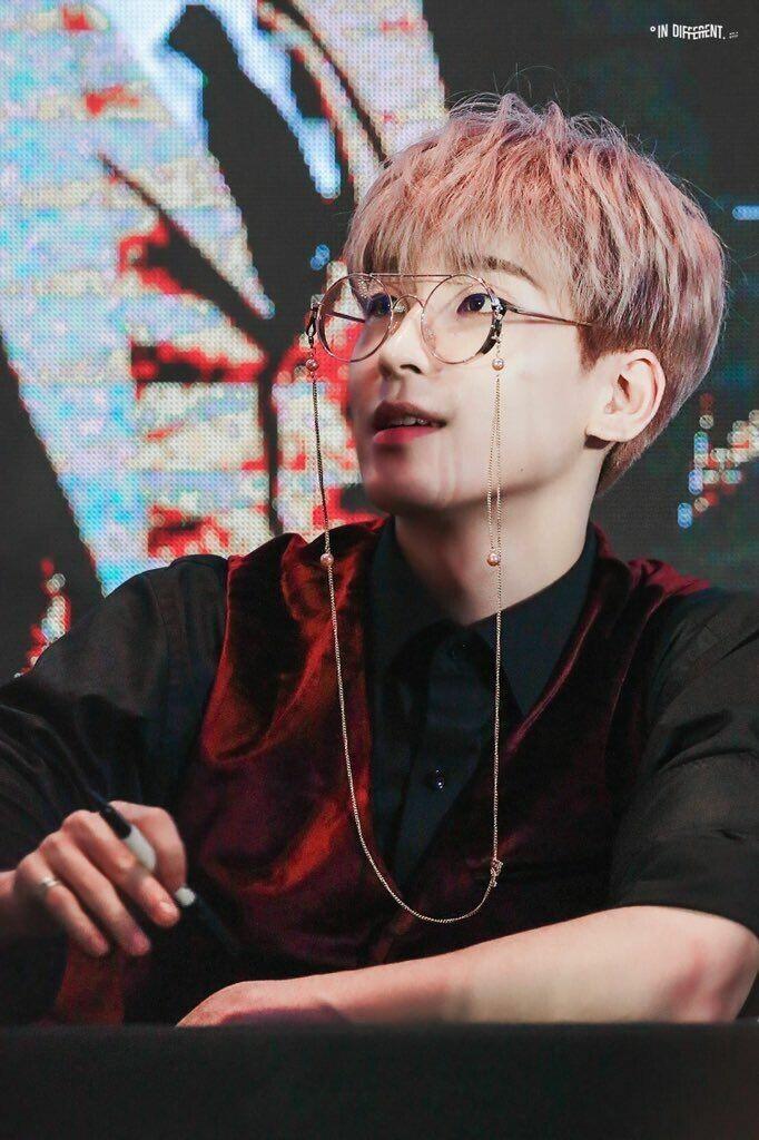 세븐틴 원우!! 안경하면 당연히 우리 원우지