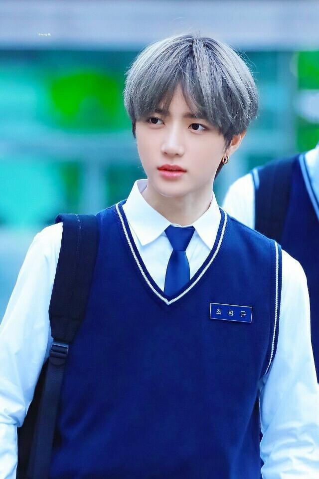 >>2 그리고 범규는 감성적인 성향이 큰 친구인데 그래서 그런지 공감을 되게 잘하는거 같아 양보를 잘하는 친구야 일화가 되게 많은데 특히 그 일