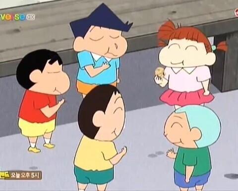 짱구가 데려간 붕어빵집에는 손님이 없고 사장님만이 탁자를 배게삼아 누워있었다. "아저씨. 어허이~" 짱구가 인사하자 사장님이 고개를 든다. 많이