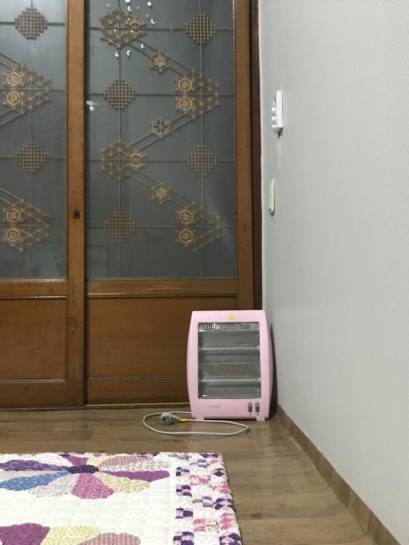 뭐 안보여? 할머니댁인데 이방에서 자야해서 ... 집이 좀 오래됐거든