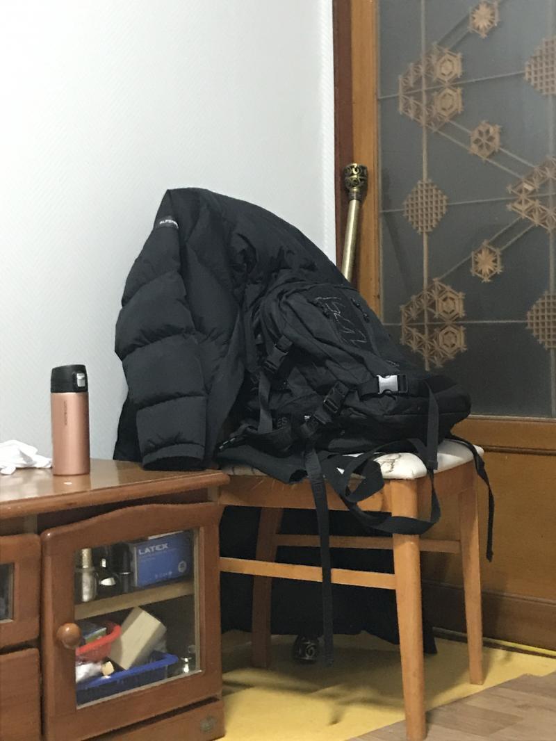뭐 안보여? 할머니댁인데 이방에서 자야해서 ... 집이 좀 오래됐거든
