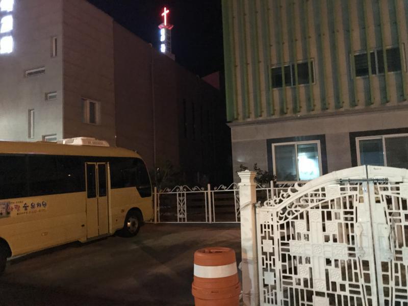 여긴 어때? 1짤은 저 계단으로 쭉 가면 무덤 나와!