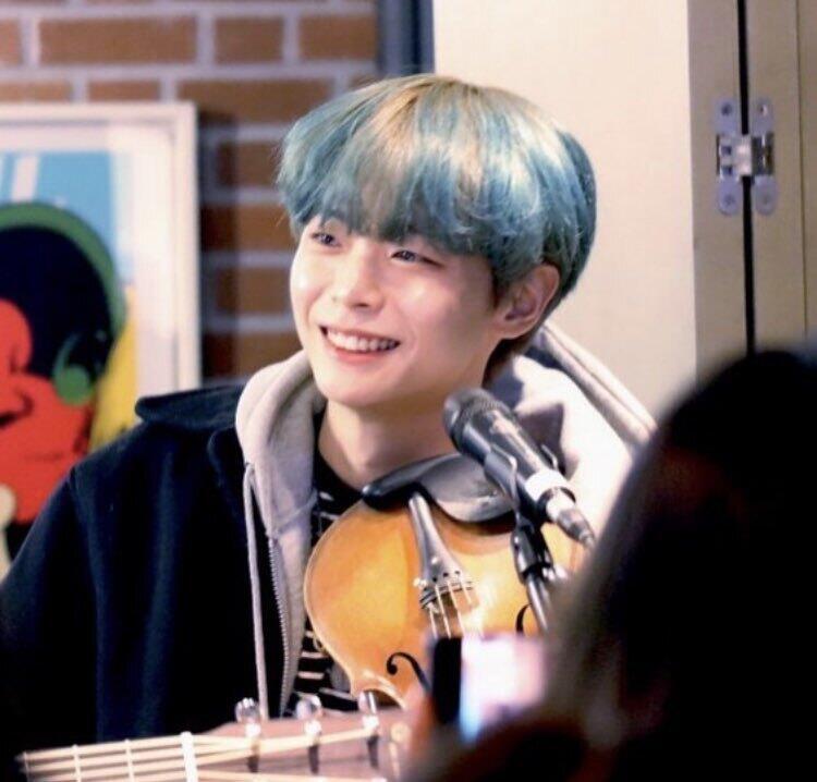 올해 갓 서른된 예찬오빠.... 솔직히 와꾸만보면 고딩이래도믿겠다.... 서른이지만 열일곱입니다의 살아있는표본