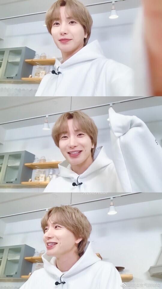 올해 39살인데도 굉장히 젊어보이는 우리 정수(이특) 오빠! 웃을 때 보조개 생기고 눈가에 주름이 지는데 그게 너무 예뻐