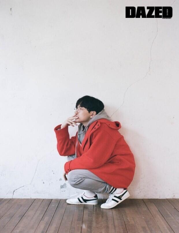 난 배우 덕후라서 배우 짤 뿌리고 가봐 세장씩 밖에 못올려서 눈물 난다 일단 이동휘 배우님 응팔에 나왔던 도롱뇽 연기하신 분.. 뜬 역이 도롱뇽