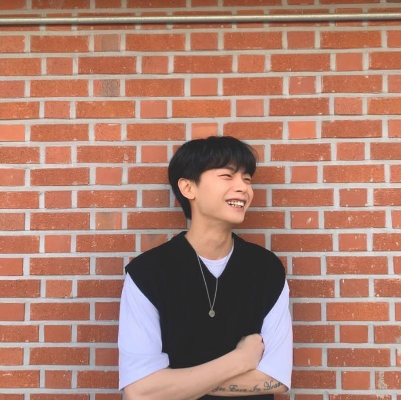 올해 갓 서른된 예찬오빠.... 솔직히 와꾸만보면 고딩이래도믿겠다.... 서른이지만 열일곱입니다의 살아있는표본