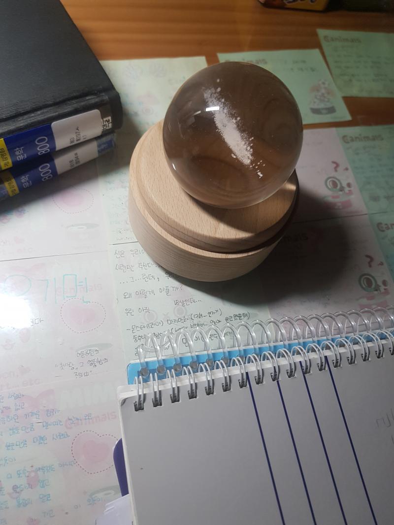 >>32 >>33 내가 가진 은하는 정면에서 진짜 이쁜데 측면이 저렇게 나와서(단면?이라 어쩔수없다 생각) 달은 어느 방향에서 봐도 동그랗다하더