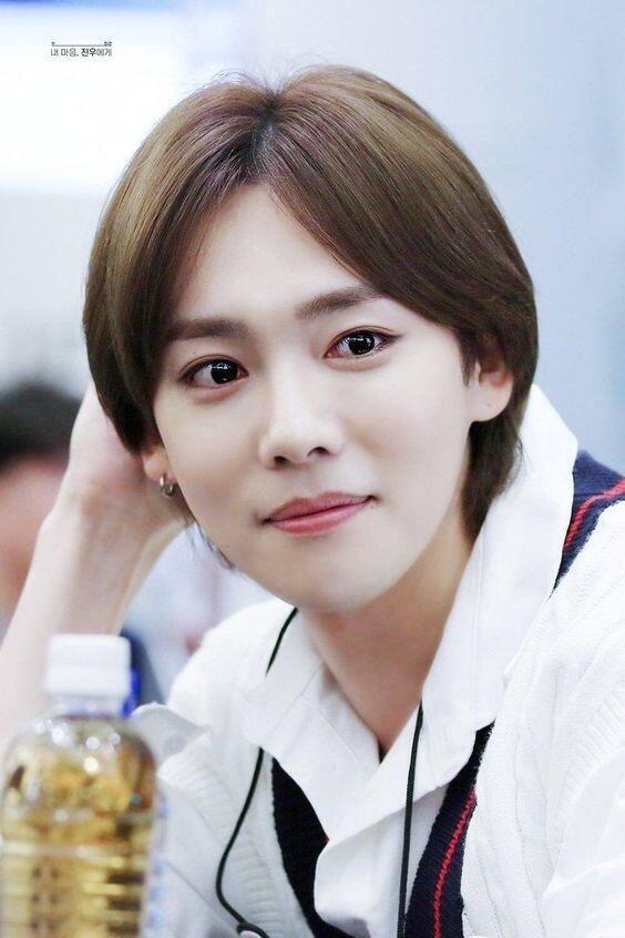 사진이 오빠의 미모를 다 못 담네 할튼 우리 오빠 올해 31..... 어딜 봐서 이 얼굴이 31이냐고ㅜㅜㅜㅠ