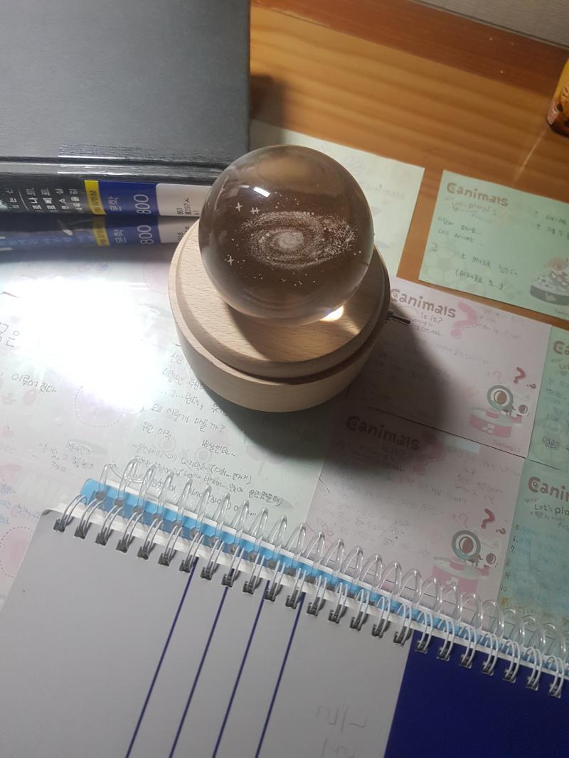 >>32 >>33 내가 가진 은하는 정면에서 진짜 이쁜데 측면이 저렇게 나와서(단면?이라 어쩔수없다 생각) 달은 어느 방향에서 봐도 동그랗다하더