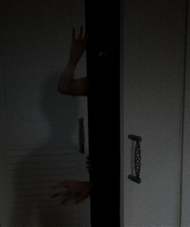 뭔개소리람 할까봐 예시준비해옴!! 원래 첫번째처럼 완성하는데 두번째처럼 보정 빢주면 잇어보여가지고 두개 버전으로 만들때가 많음 내 방 옷장이야