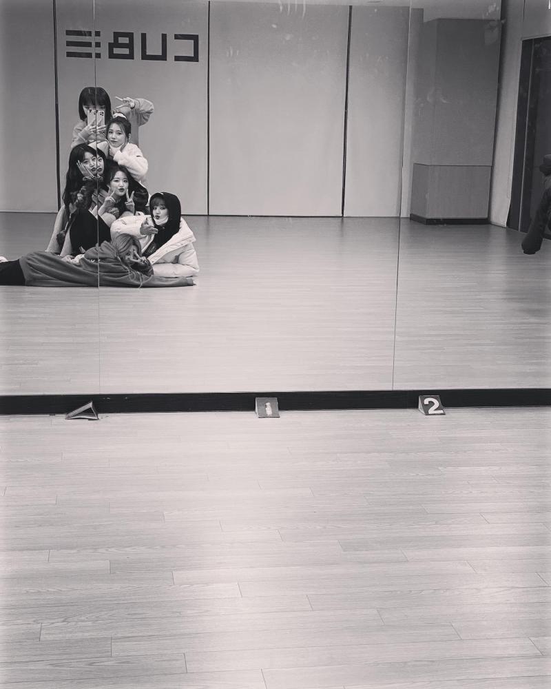 오늘은 (여자)아이들의 데뷔 1000일이 되는 날이다. 축하해~!! #아이들_네버버_함께한지_천일