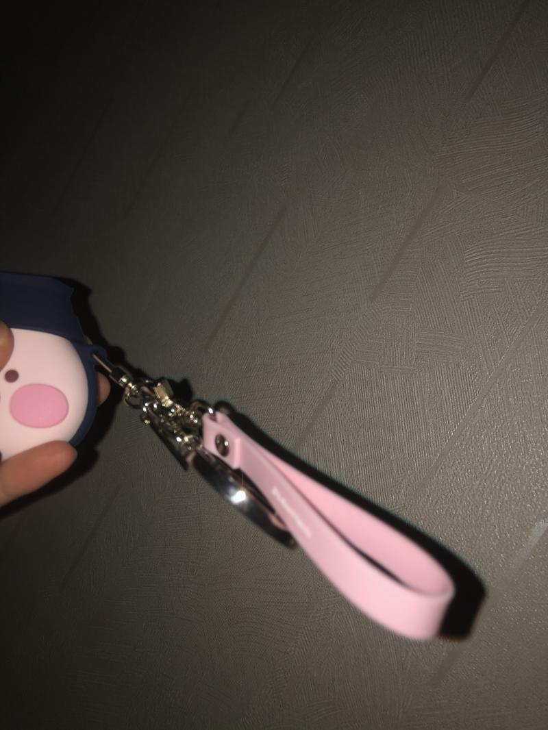 >>457 개인적으로 우리 어피치를 핸드폰에 달면 좋겠다만... 다른 곳에 끼고 다녀요...... 에어팟에 욘석들을 달고 댕기고 있당 사실 저 