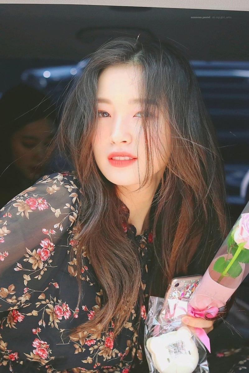 >>440 와 상상했어 샤워부스에서 샤워를 하고 나와서 수건을 일자로 양 끝을 잡고 짧은 머리를 탈탈 털고 세수를 한다음 머리칼을 쓸어넘기는 모
