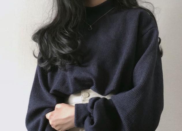 이런색 크롭 맨투맨에 연청이나 그냥 청바지 어울릴까?ㅜㅠ
