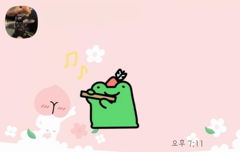 그.... 이런 이모티콘 쓰시는건 반칙 아닙니까 너무 귀여워요.... 나는 카톡말투 완전 딱딱한데....