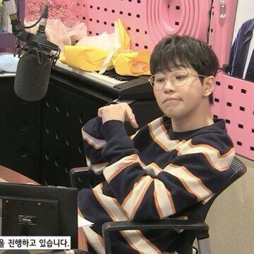 사랑..헌다...1박 가짜막냉이....이게 어떻게 서른한살의..미모냐..!허...다덜...임철 미모를...알어야..헌다..!쒸..뿔..나만볼수.