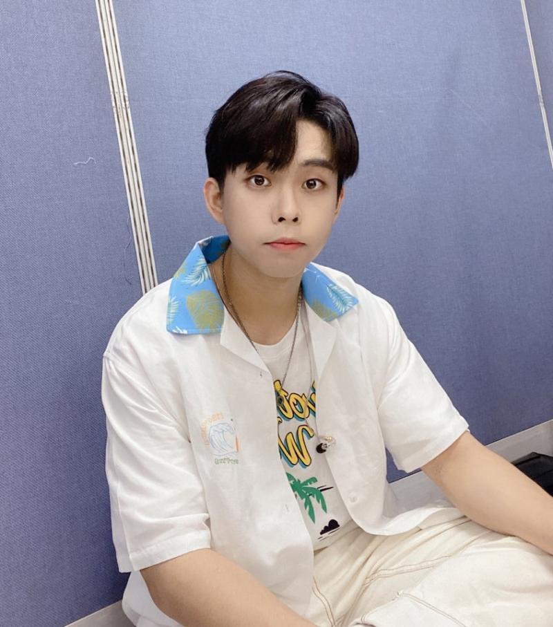 루시 최상엽 안경 ㄹㅇ 귀여움 안경 안쓴것도 진짜 잘생겼어 뚜렷한 눈썹미남