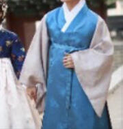 수호령씨 한복은 그냥 보통 한복들처럼 생겼어?? 한복 궁금하당 이런 느낌이려나..?