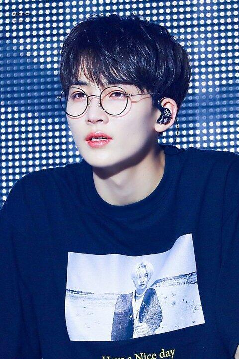 도영(엔시티) 도겸(세븐틴) 정한(세븐틴) 몇 안되는 남돌 안경짤 저장한거..
