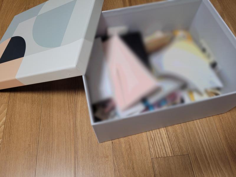 기억이요!! 시간이 지나면 지날수록 변질되고 잊히기 쉬운 것 게다가 저는 기억력이 좋은 편도 아니라 사진이나 추억이 담긴 물건 같은 건 잃어버리
