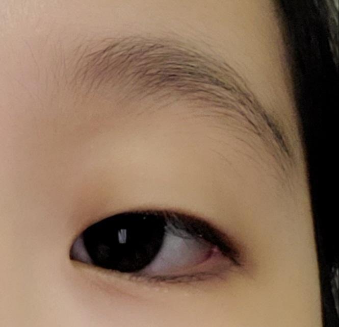 >>37 봄웜톤... 어두운데서 찍어서 좀 어둡게 나오긴 했는데 하얀 편이야!! 혹시 화려한 화장은 어떻게 해야할까..?ㅠㅠ