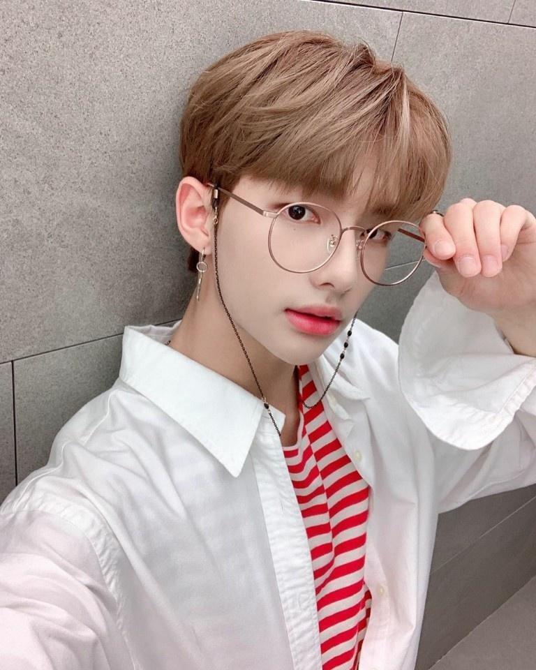 애초에 시비를 왜걸어ㅋㅋㅋ;; 여기 잘생긴사람 올려서 눈정화하는 스레 아니야?? 잘생긴 사람이나 보자