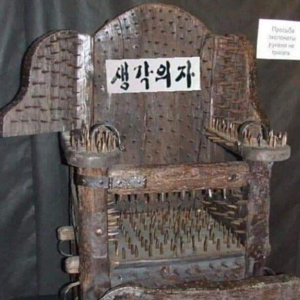진짜 완전 쌉노잼...스레주 와봐...이리 좀 와봐...여기 좀 앉아봐,,,