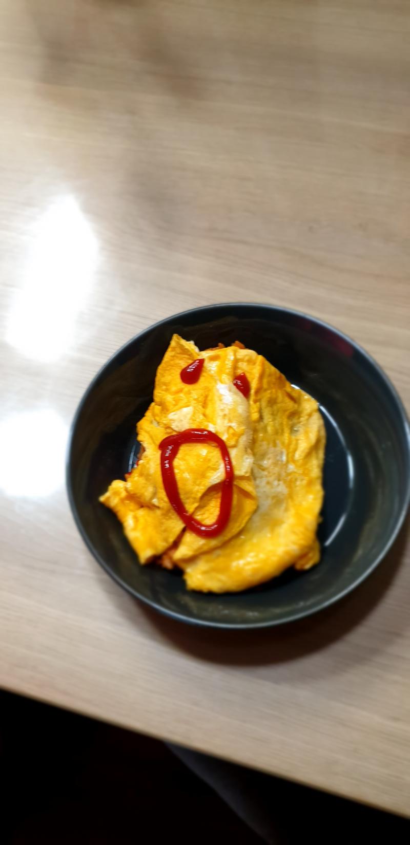 후후.,,세상에서 젤 간단한 비빔밥과 오므라이스! 물론... 나물은 샀지.... 그치만 스팸과 버섯과 계란은 내가 했어