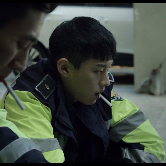 난 정말 2.5D와 3D 좋아하는 사람을 존경할수밖에 없음 굿즈도 없고 영상도 얼레벌레캡쳐해서 내 캡쳐본은 다 심령사진꼬라지라 구글에 간신히 서