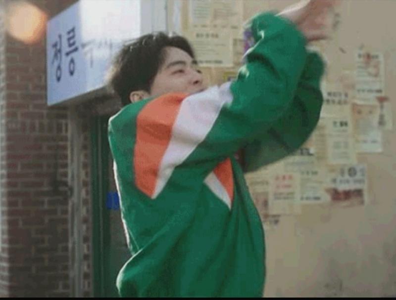 ??? : 존나 비벼 이리로 갔다 저리로 갔다 앞으로 갔다가 뒤로 갔다가 존나 비벼 막 비벼 환상~ 이게 키스야