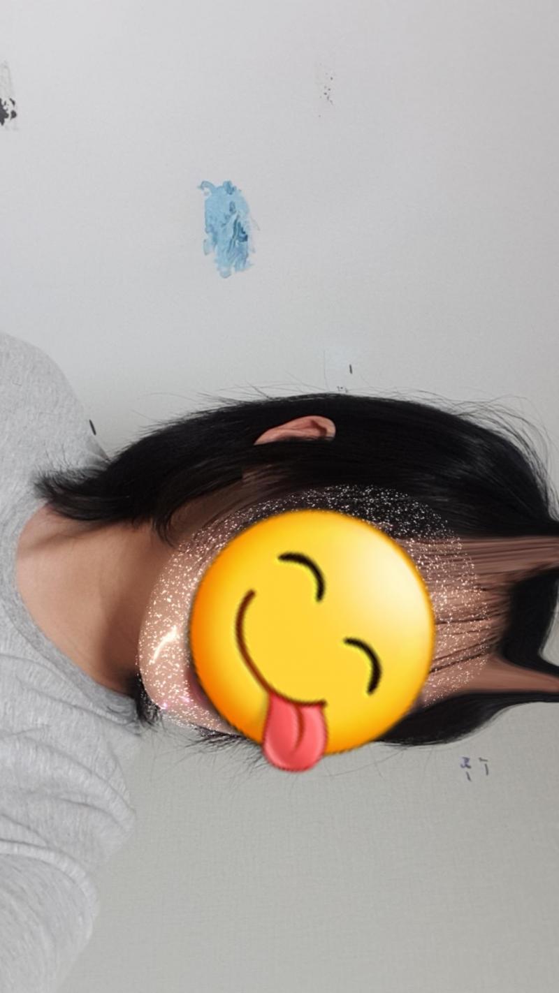 내가자른거. 짧아지긴했어도 진짜 맘에든다 아즘마가 해준머리는 귀뒤로 꼽아도 댕강모양이 너무티남.