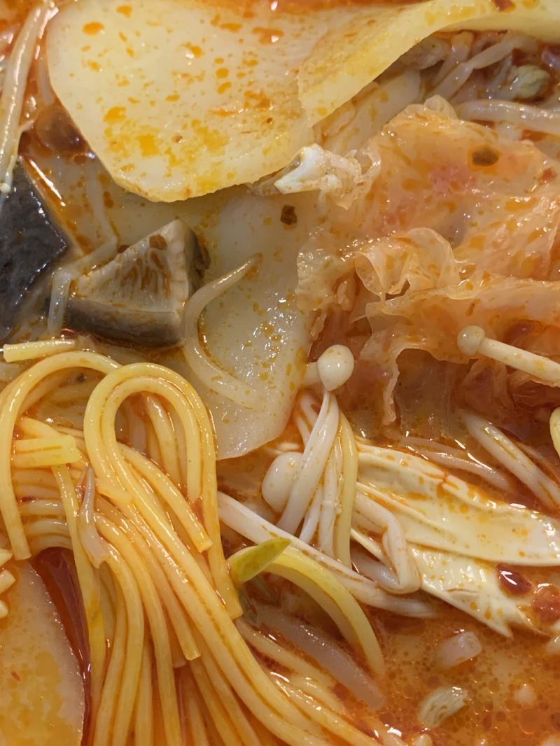 지금 먹고 있지롱