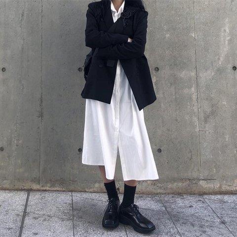 >>6 같은 사람인데 있으면 아주좋은 기본템 정리해줌 일단 티셔츠- 흰티, 검흰 스트라이프, 흰셔츠 (롱한원피스,일반셔츠) 하의 - 검정슬렉스,