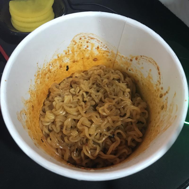 불닭볶음면 1500원 별 5 개 매운 거 좋아하는 사람에게는 딱 좋을 맛!! 스레주는 불닭이 최애라 별 다섯 개.