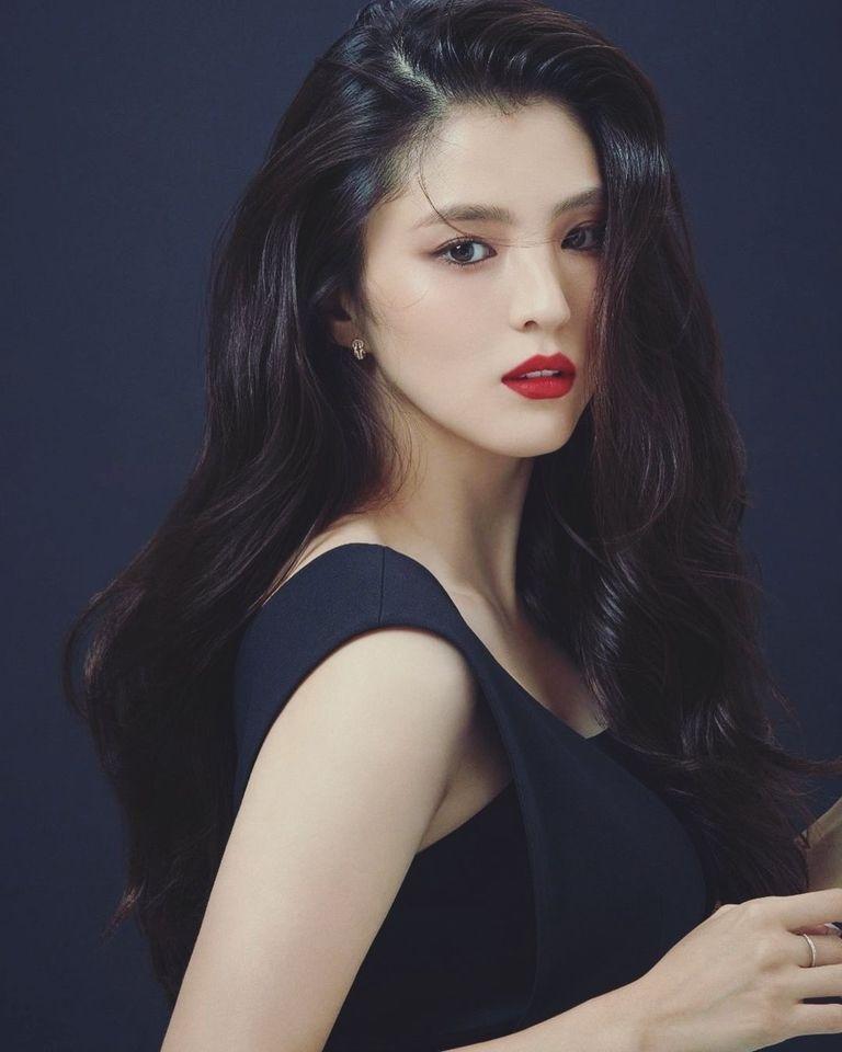 난입이다 난입 이동욱... 강동원... 한소희... 잘생기고 이쁘구.. 사람이 진짜 저렇게 까지 잘생길수가 있나 싶어 걍 조물주 아냐 자기를 모